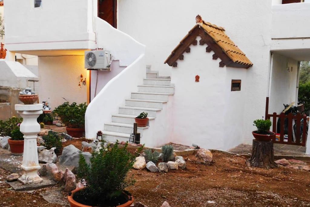 Marco Polo'S Mooring Cozy Navy House Apartment Анависос Екстериор снимка